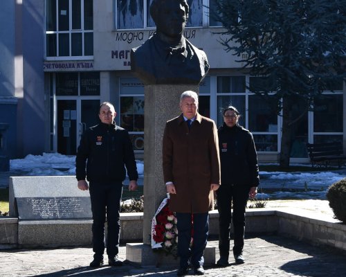 Разлог се прекланя пред Апостола на свободата