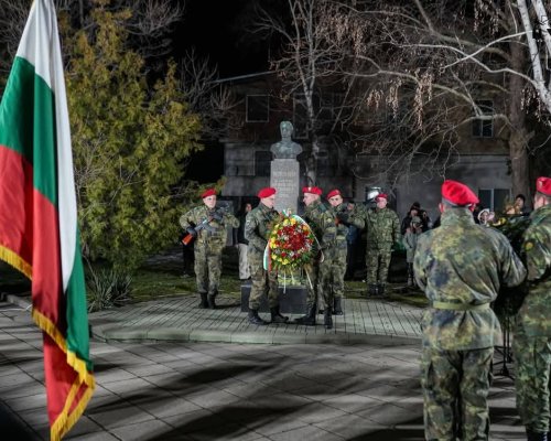 С възпоменателно факелно шествие със 152 факли, Дупница засвидетелства почитта си към Апостола на свободата