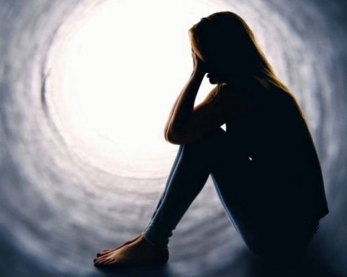 Младежи спасиха жена, нападната от крадец на улицата