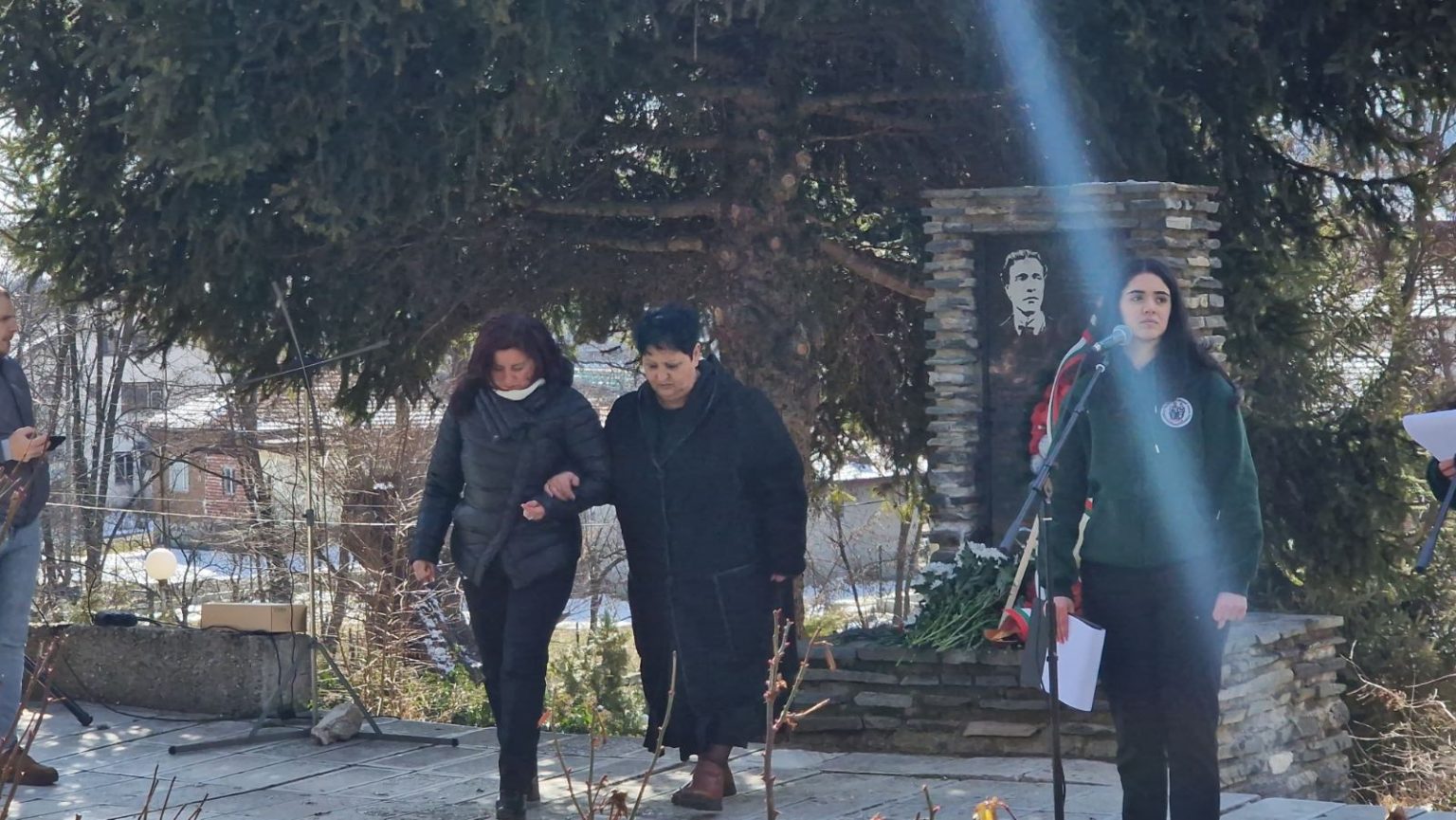 Белица сведе глава пред Апостола на свободата Белица сведе глава пред Апостола на свободата
