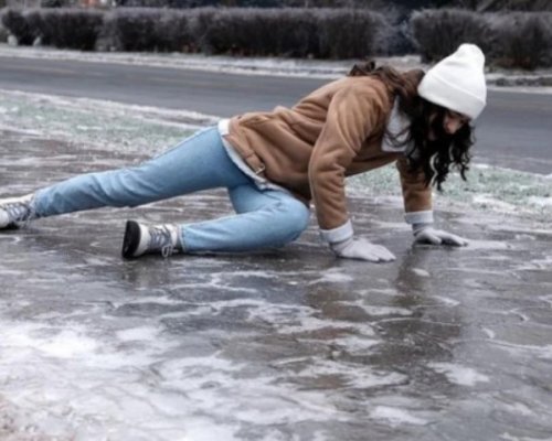 Как да се предвижваме безопасно по заледените улици?