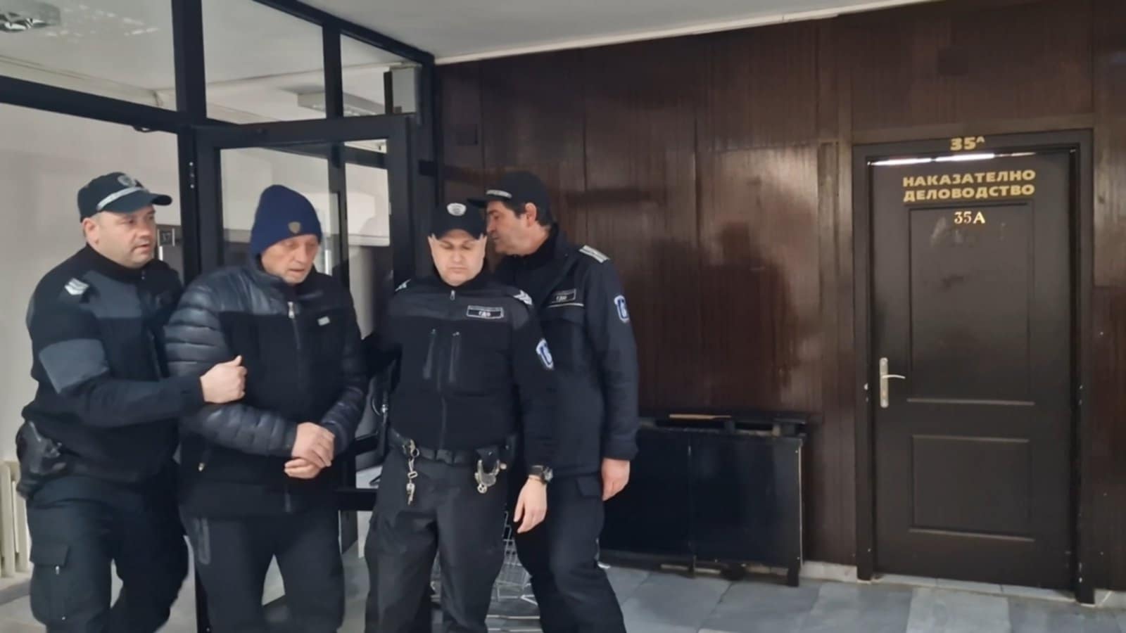 Постоянен арест за петимата обвиняеми за организирана престъпна група, занимаваща се с разпространение на наркотици