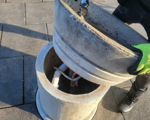 Непълнолетни изпочупиха общинско имущество в градския парк в Петрич