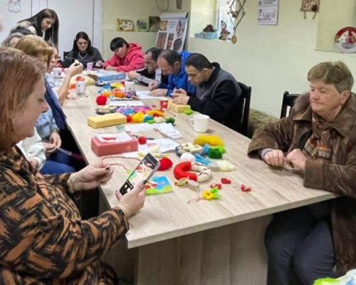 Обитателите на Центъра за социална рехабилитация и интеграция в Разлог започнаха изработването на мартеници
