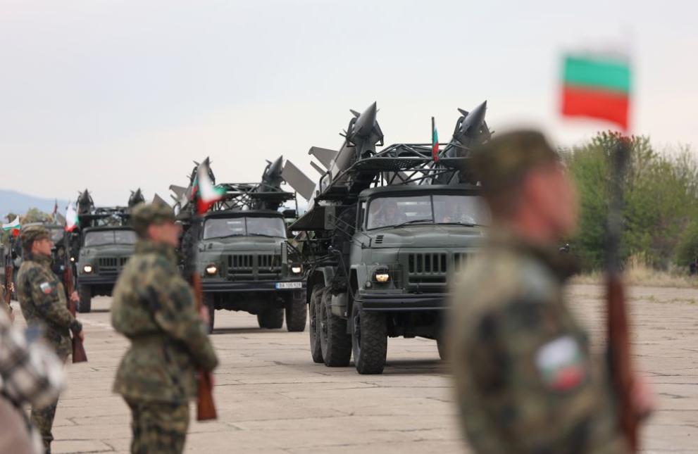Военни колони преминават през България Военни колони преминават през България