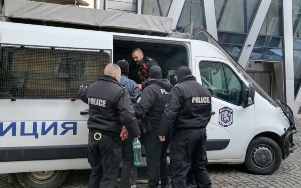 Арестувани и пострадали на протеста на Възраждане Арестувани и пострадали на протеста на Възраждане