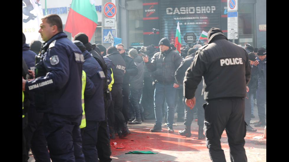 10 полицаи са били ранени по време на протеста на Възраждане