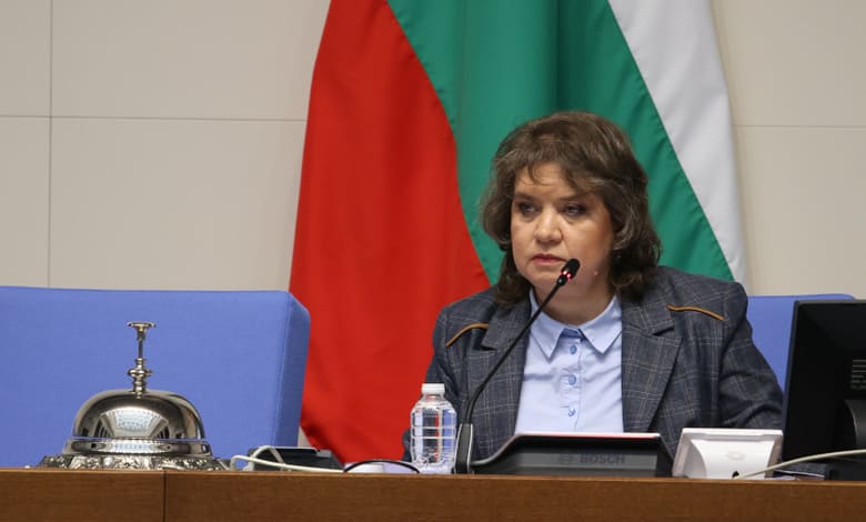 Бомба от парламента! Киселова аут от шефското място