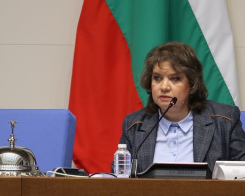 Бомба от парламента! Киселова аут от шефското място