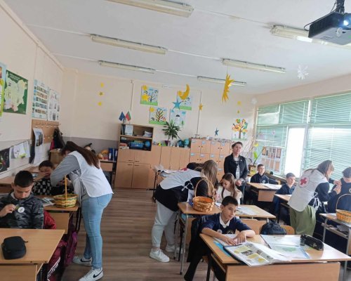 Учениците в Кресна казаха  Не на тормоза  в Деня на розовата фланелка