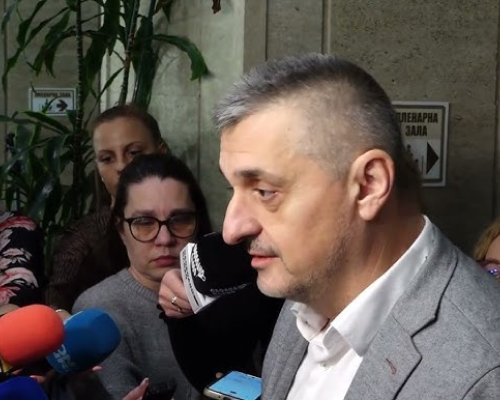 Няма да допуснем външно вмешателство и поддържаме кандидатурата на Росен Карадимов за председател на КЗК, каза Кирил Добрев