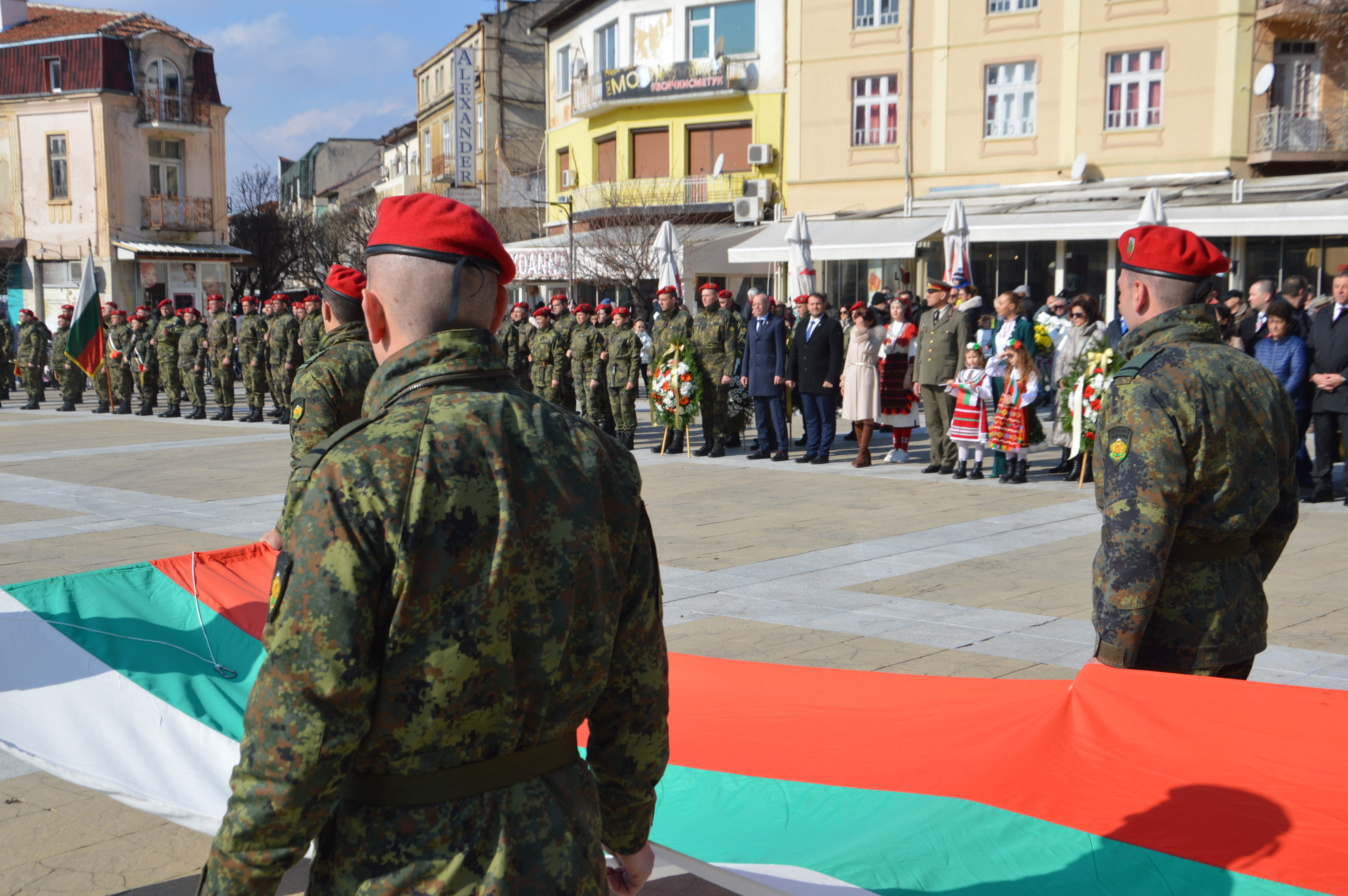 Благоевград отбеляза 147 години от Освобождението на България с тържествени събития Благоевград отбеляза 147 години от Освобождението на България с тържествени събития