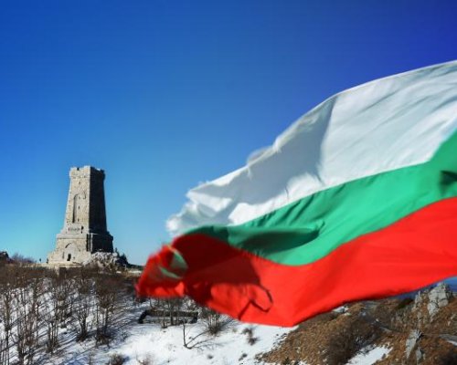 Хиляди българи изкачиха Шипка на Трети март