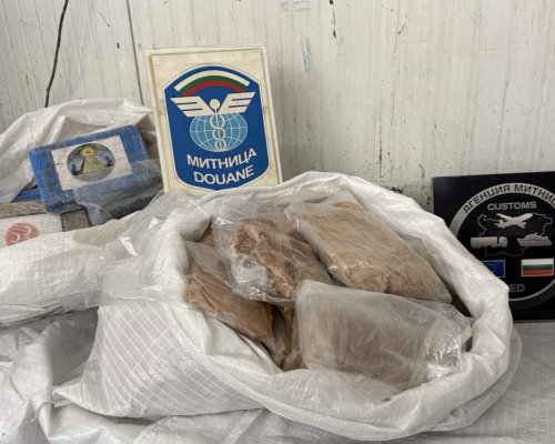 ГДБОП залови над 50 кг кокаин и синтетичен канабиноид в тайник на микробус