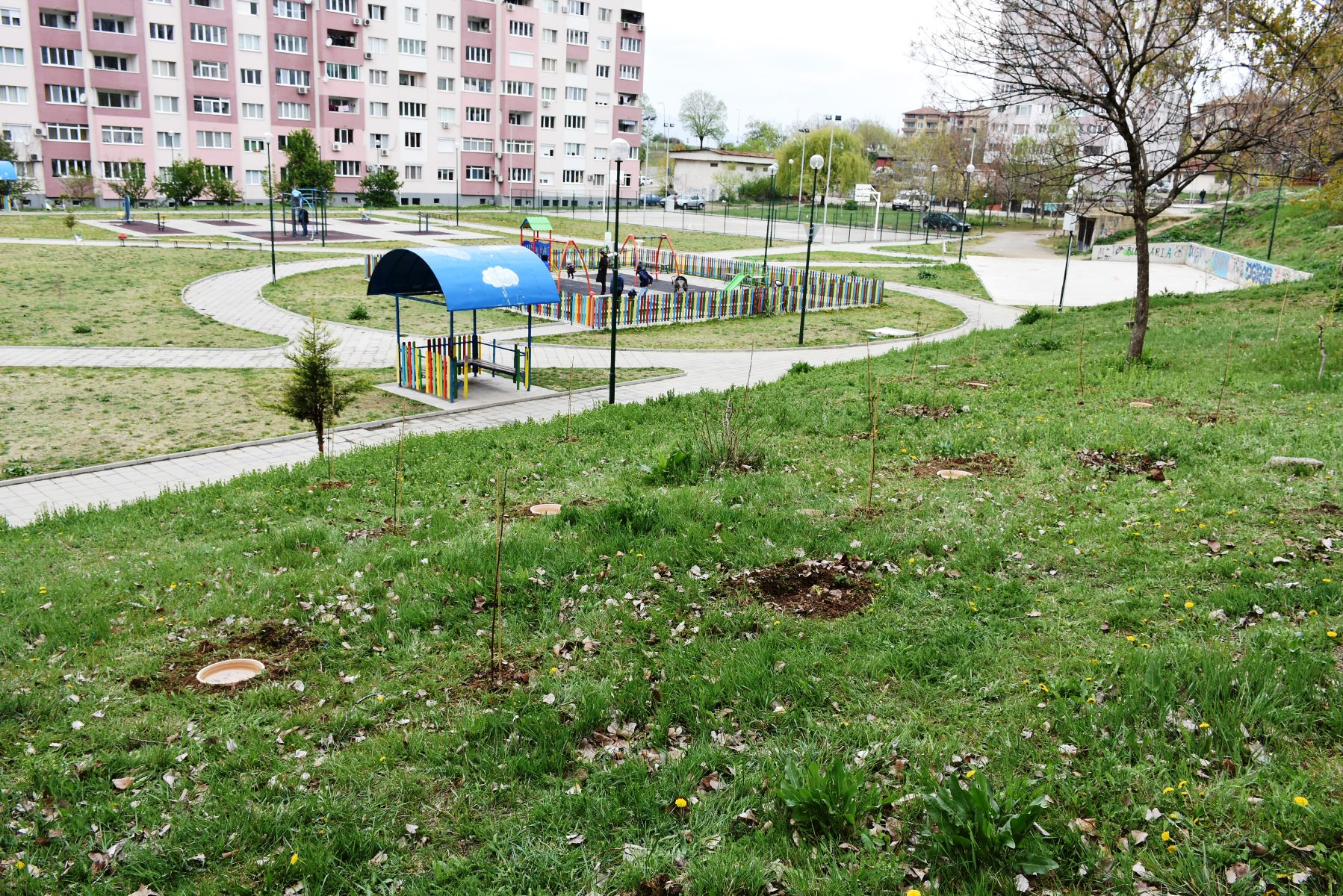 Близо 2 млн. лв за озеленяване на кални петна в кварталите получава Благоевград