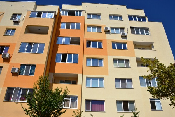 66 оферти от 23 фирми по поръчка за саниране на 17 блока за 12,7 млн. лв. в Благоевград