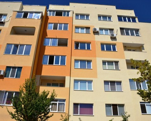 66 оферти от 23 фирми по поръчка за саниране на 17 блока за 12,7 млн. лв. в Благоевград