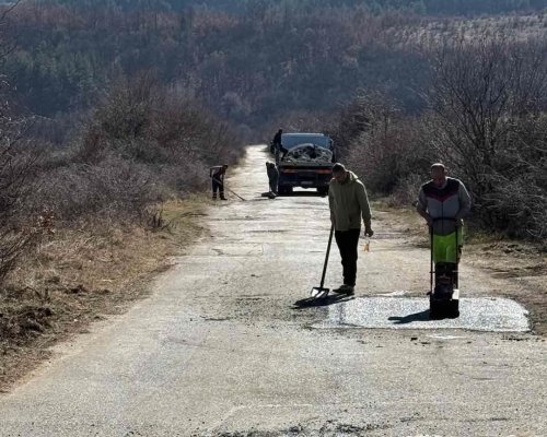 Община Дупница ремонтира селски пътища