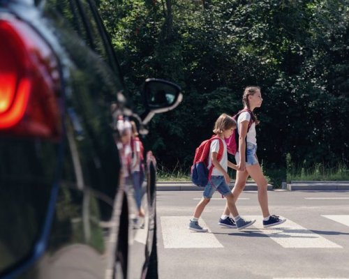 Внимавайте: Глобяват пешеходци с телефон на пешеходна пътека