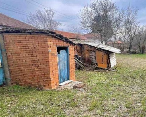 Прокуратурата в Разлог пое случая с малтретираната в барака тийнейджърка
