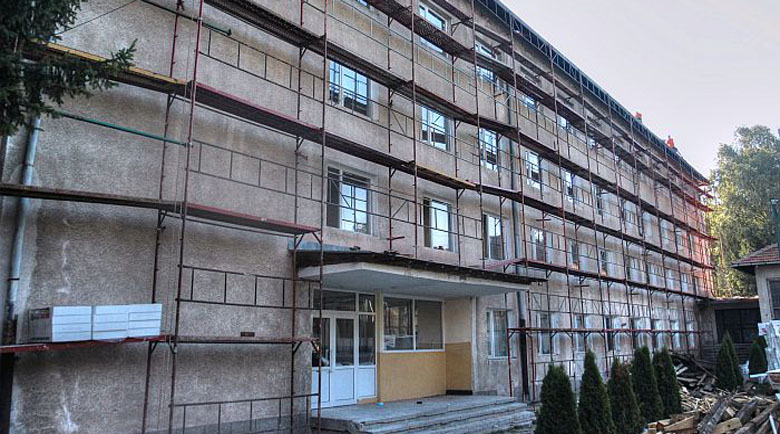 С над 2 млн. лв. правят пълна промяна на общежитието на гимназия в Банско
