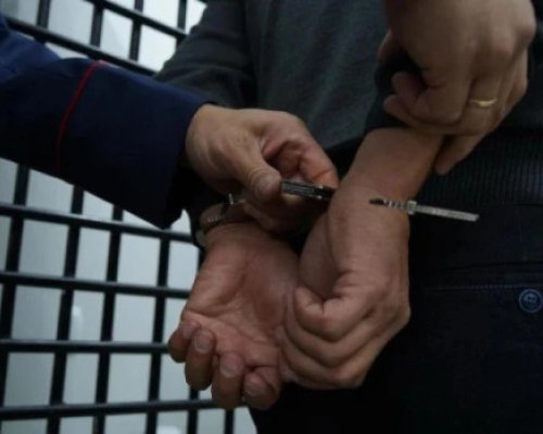 Варненци обраха три апартамента в Банско, закопчаха ги