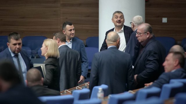 Нови депутати положиха клетва, други се отказаха, трети правят рокади Нови депутати положиха клетва, други се отказаха, трети правят рокади