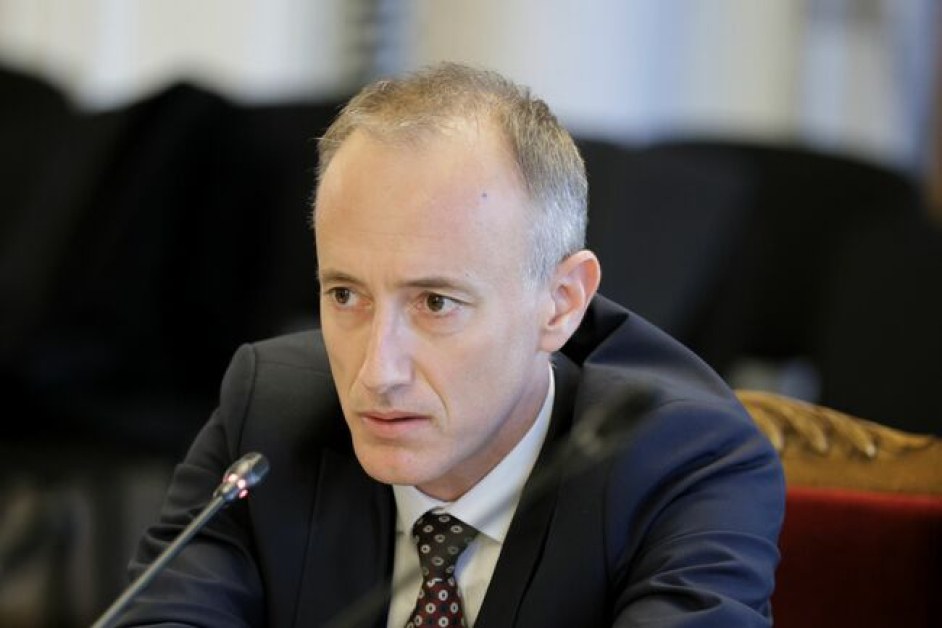 Увеличават часовете по природни науки и математика за сметка на чуждите езици Увеличават часовете по природни науки и математика за сметка на чуждите езици