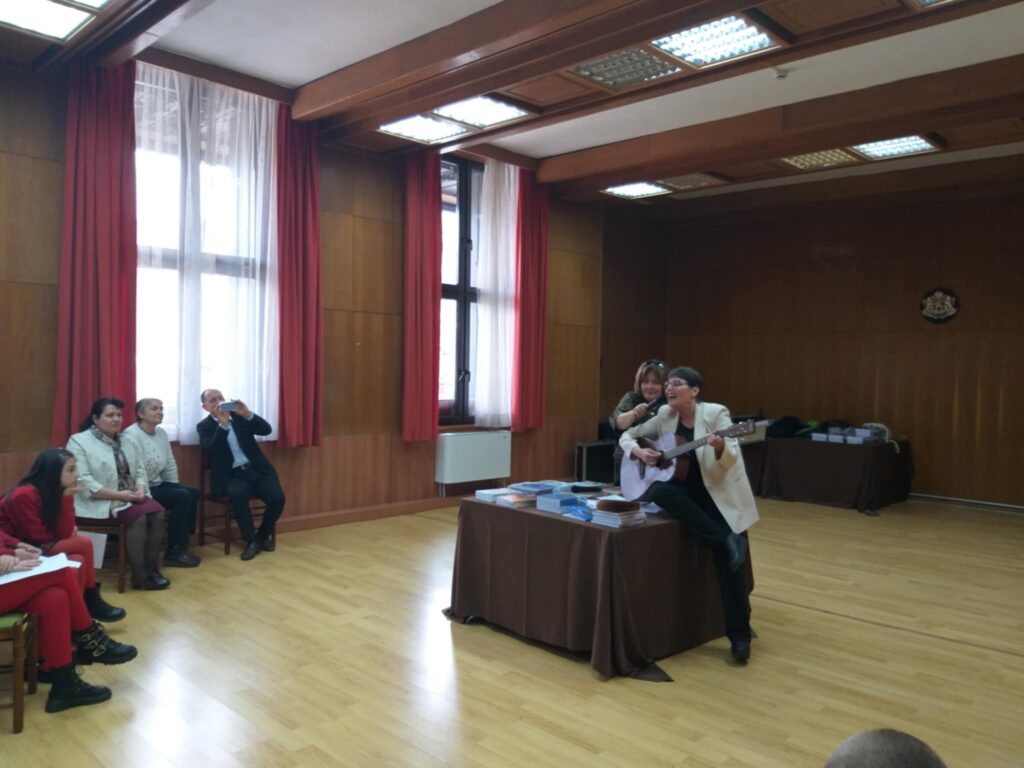 Среща с писателката Петя Карабакалова в Банско Среща с писателката Петя Карабакалова в Банско