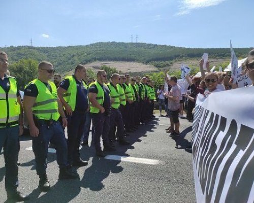 Ресторантьорският бранш ще блокират днес кръстовища и пътни артерии в страната в знак на протест срещу повишаването на ДДС
