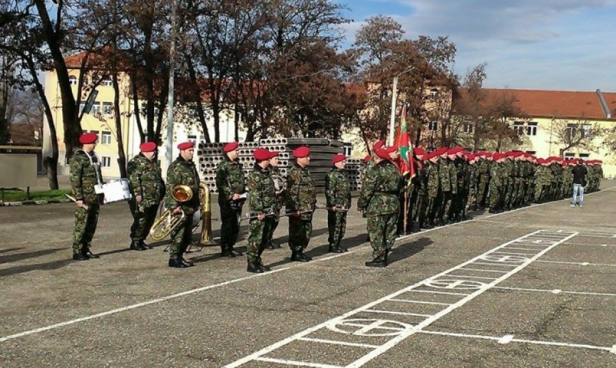 Благоевград изпраща военни за мисия в Косово с тържествена церемония Благоевград изпраща военни за мисия в Косово с тържествена церемония