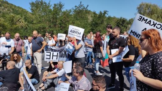 Ресторантьори в Югозапада излизат на протест! Затворят Е-79 при Симитли Ресторантьори в Югозапада излизат на протест! Затворят Е-79 при Симитли