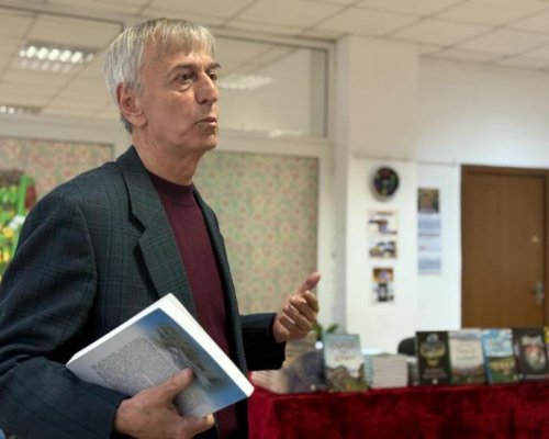 Вълнуваща среща в читалището в Симитли с майстора на увлекателни разкази Румен Стоичков