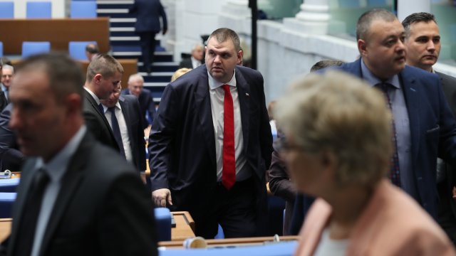 Делян Пеевски: Олигарсите да не се радват, няма да има сътресения Делян Пеевски: Олигарсите да не се радват, няма да има сътресения