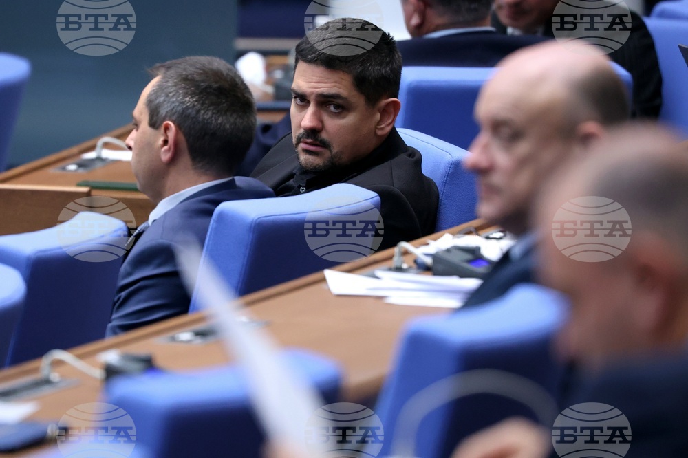 Парламентарната група на МЕЧ преустановява съществуването си, защото депутатите в нея са под определения минимум Парламентарната група на МЕЧ преустановява съществуването си, защото депутатите в нея са под определения минимум