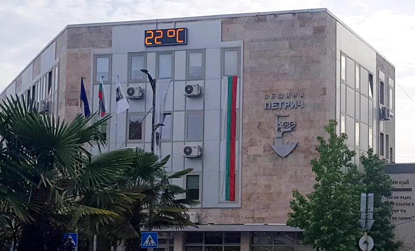 С талон за синя зона” насърчават раждаемостта в Петрич, дават и 1050 лв. за трето бебе С талон за синя зона” насърчават раждаемостта в Петрич, дават и 1050 лв. за трето бебе