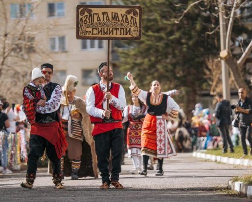 Дългата махала със зрелищно участие на X издание на фестивала Сурва-Земен