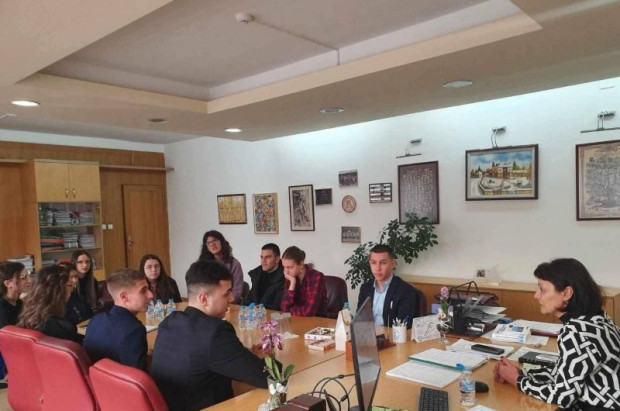 Общинският съвет и Младежкият парламент организират конкурс за ученици Общинският съвет и Младежкият парламент организират конкурс за ученици