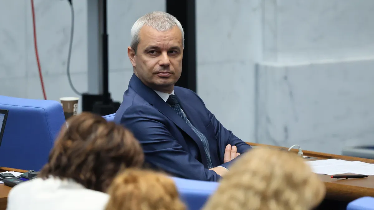 Възраждане обмисля внасянето на вот на недоверие към кабинета Желязков