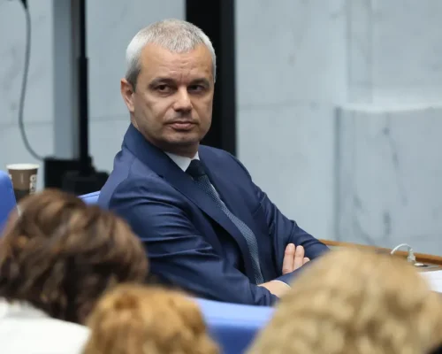 Възраждане обмисля внасянето на вот на недоверие към кабинета Желязков