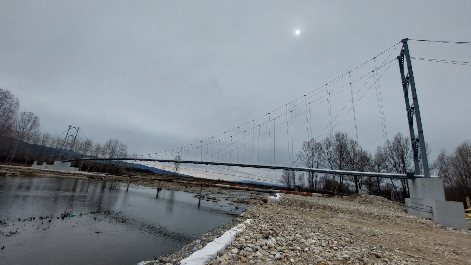 ВиК-Благоевград възстанови скъсания от порой водопровод над река Места, вече е в експлоатация