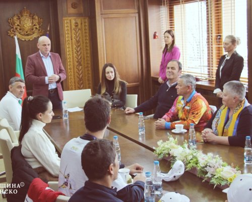 Шампионско посрещане в Банско за героите от Спешъл Олимпикс