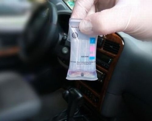 Дрогиран катастрофира пред училище