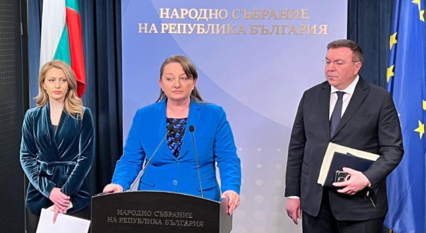 ГЕРБ-СДС застава зад решението на Киселова, изрази възмущение от поведението и речника на Радостин Василев ГЕРБ-СДС застава зад решението на Киселова, изрази възмущение от поведението и речника на Радостин Василев
