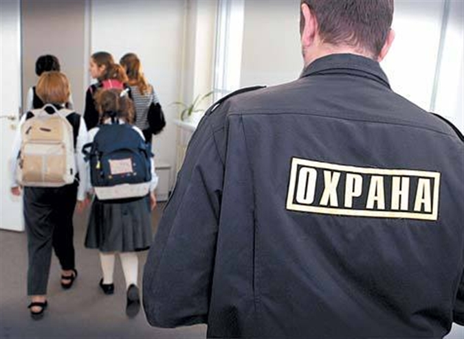 Затягат охраната в училищата Затягат охраната в училищата