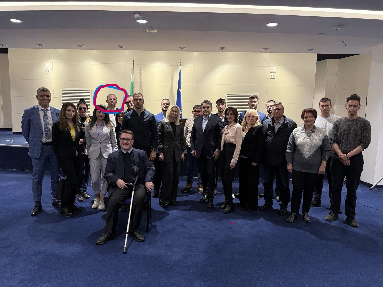 Авторът на фразата Червен картон на Марио  Метушев и всико си е...п...м.. посети Народното събраниe