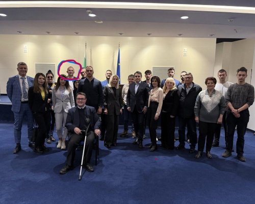 Авторът на фразата Червен картон на Марио  Метушев и всико си е...п...м.. посети Народното събраниe