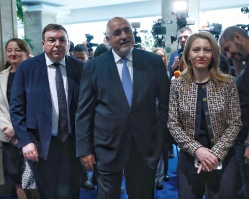 Борисов: Ще оставя да ми се катерят по гърба, докато влезем в еврозоната, след това ще видите
