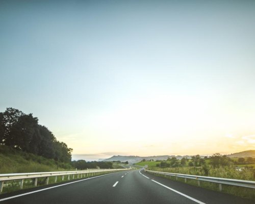 Започва полагането на липсващата маркировка на републиканския път, водещ към Гърция