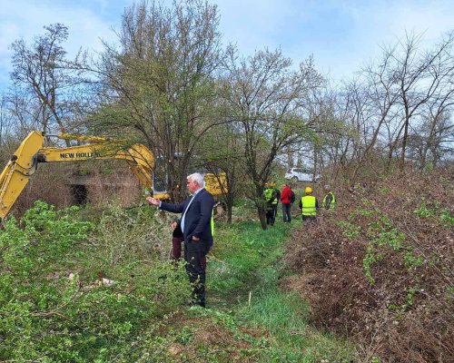 В село Крайници стартира аварийно почистване на коритото на река Джубрена